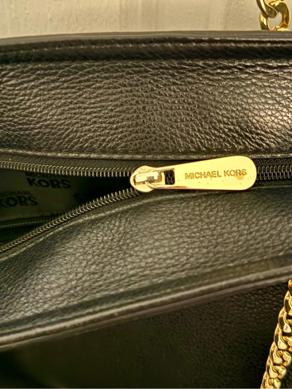 Michael Kors Fulton Large Pebble Leather Shoulder Tote Bag Black / Gold Hardware